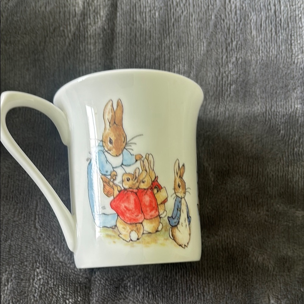 Peter Rabbit Ceramic Mug - Picture 4 of 7
